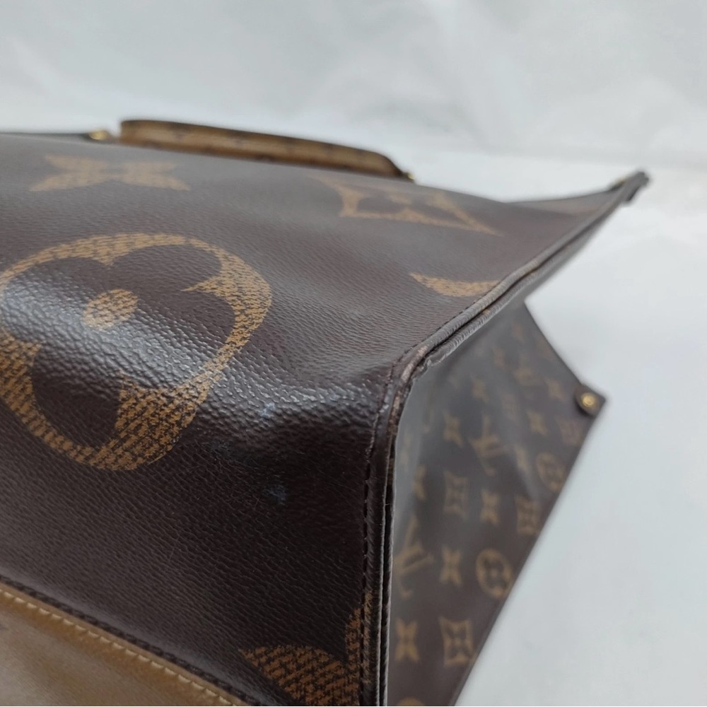 Louis Vuitton OnTheGo MM Monogram Tote - Picture 8 of 16